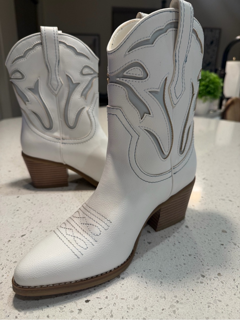 Altar’s State Women's White Western Boots - Sleek Western Style